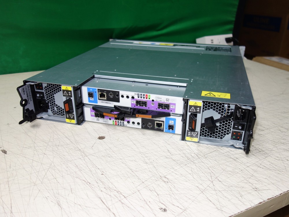 Dell EMC PowerVault ME4024 Storage Array w/ 2x FXGPW Controllers