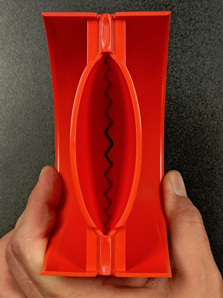 Tupperware Red Empanada, Calzone, Meat Pie Maker Press #6390