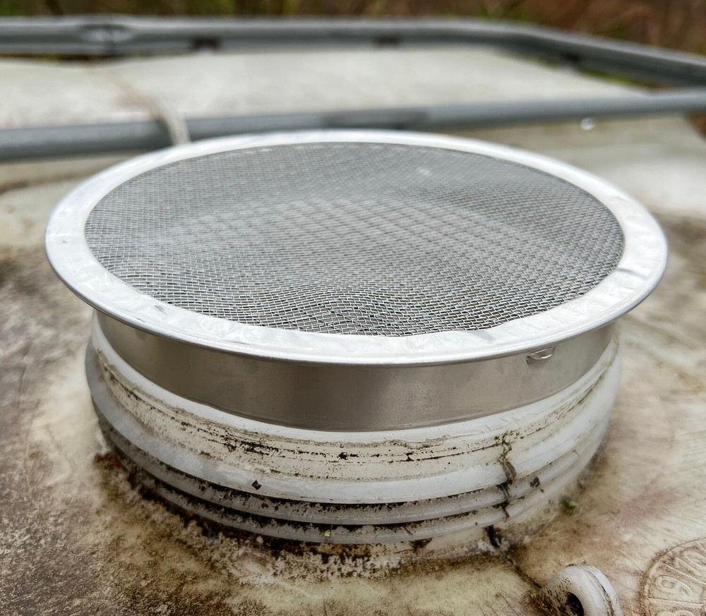 Rain Barrel Screen: 6 inch metal screen