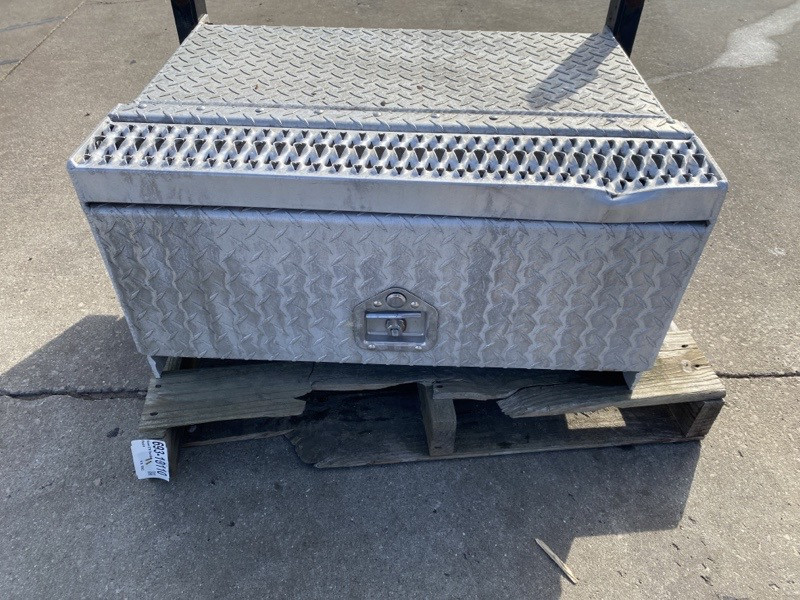Peterbilt 379 Tool Box (693-10110)