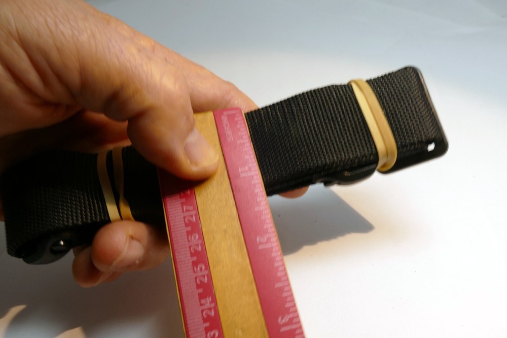 Nylon 3cm wide Shoulder Strap for camera CASE with Plastic Swivel Hooks sturdy