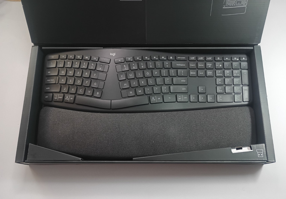 Logitech Ergo K860 Wireless Ergonomic Keyboard / Split Keyboard + Dongle / Box