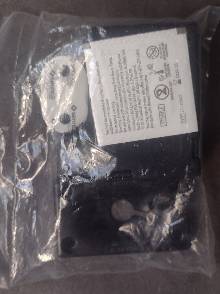 Sennco Solution Inc. Shallow Plug Base Standard Voltages CW6 5070003B
