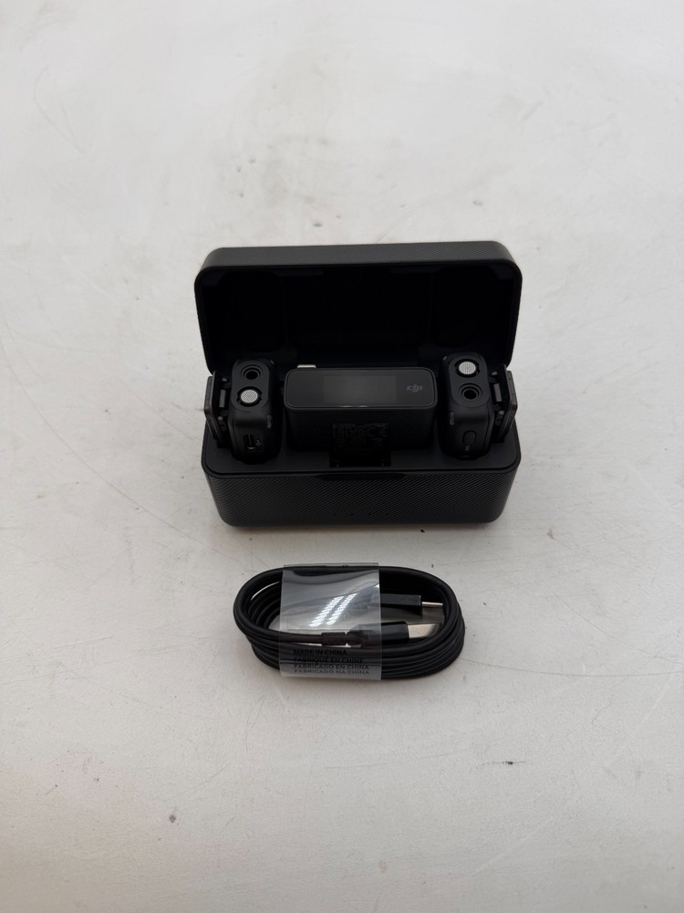 DJI Mic Dual Channel Wireless Microphone Transmitters & Receiver Case