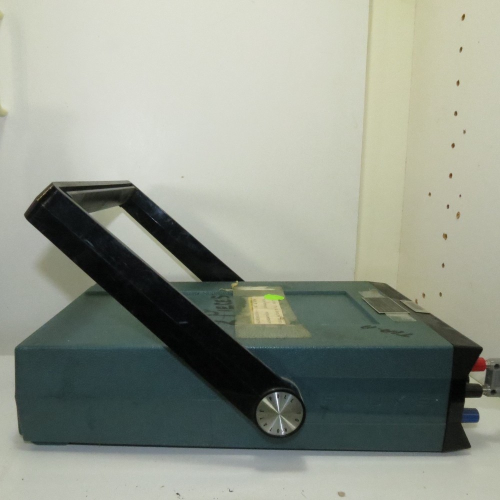 Fluke 8800A Digital Bench Mount Voltmeter 115/230VAC DC AC Voltage