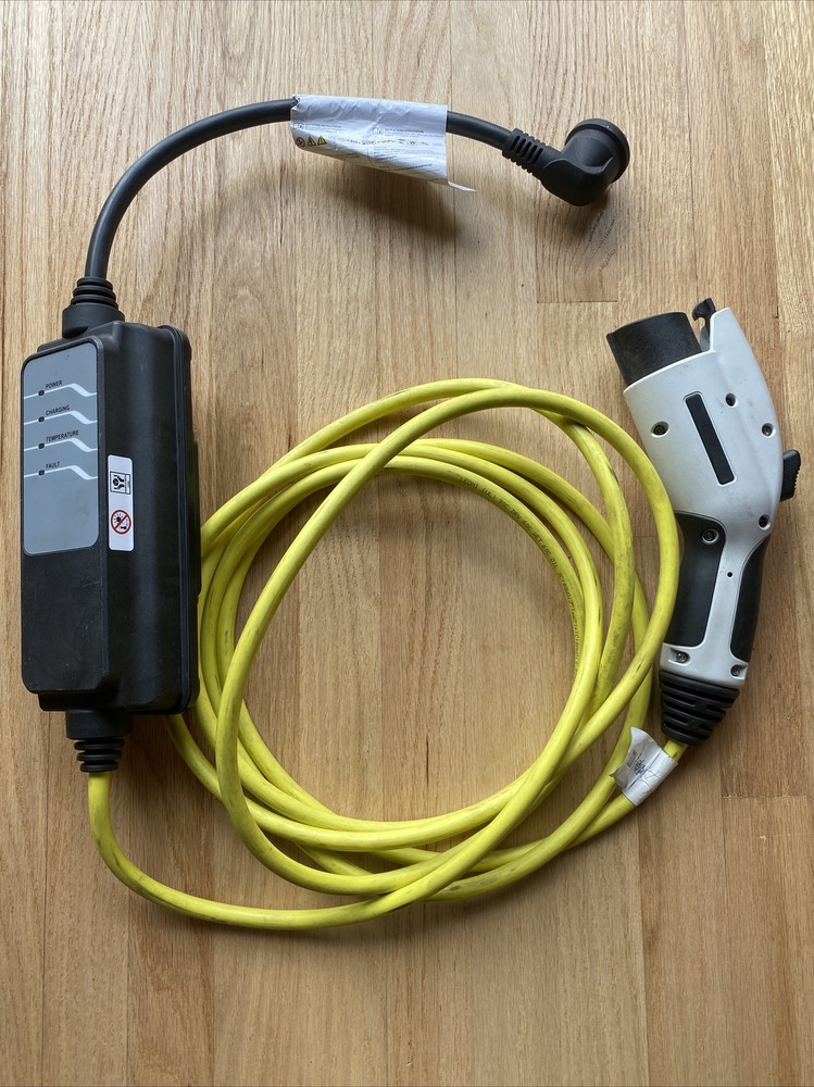 BMW i3 EV Charger Base Mobility Range Extender Hatchback electric charging cable