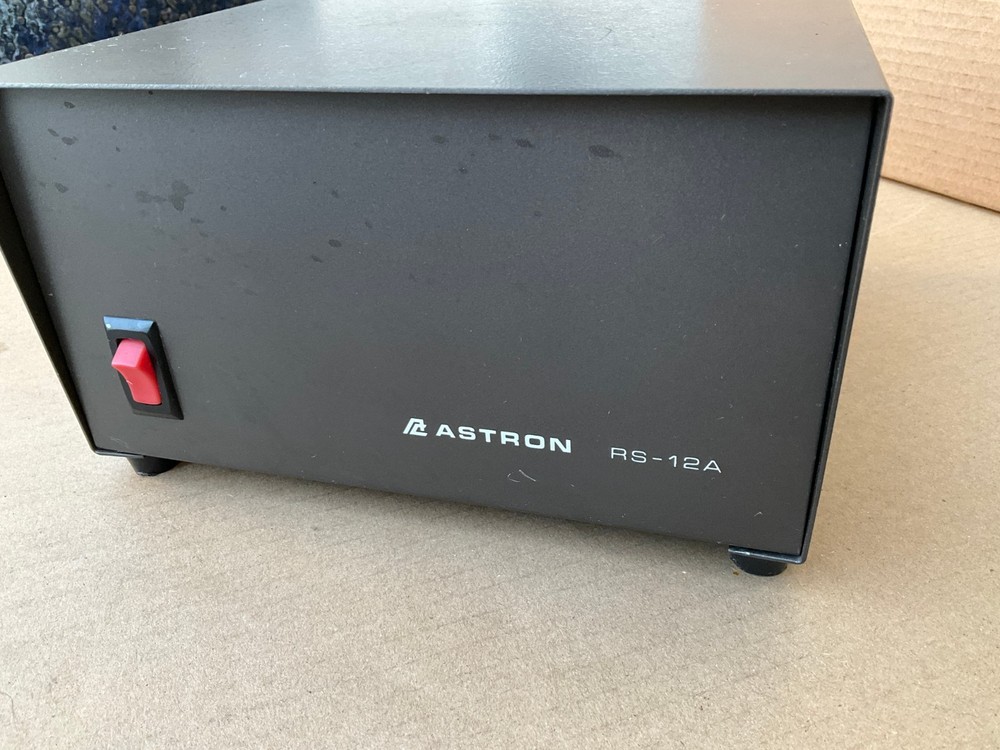Astron RS-12A Regulated Power Supply 13.8 VDC Tested Working