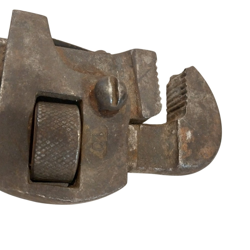 Vintage #10 Blue Grass small pipe wrench 10”