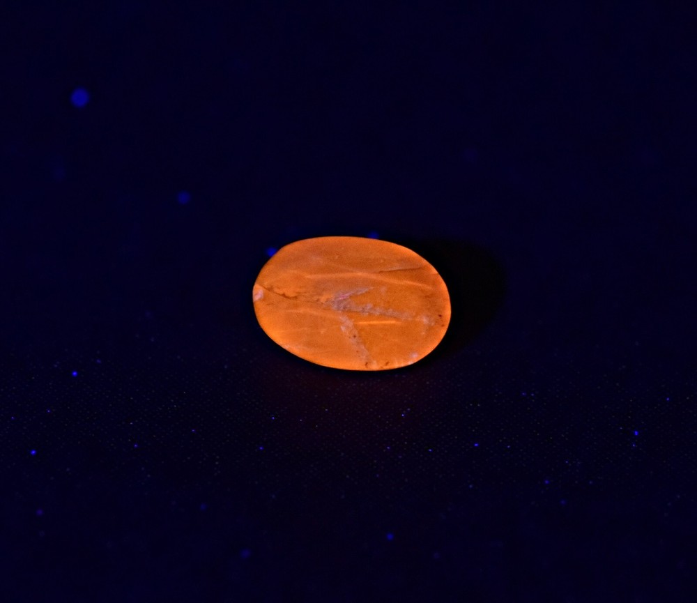0.2 CARAT FLUORESCENT PHOSPHORESCENT SHARP TENEBRESCENT FACETED HACKMANITE