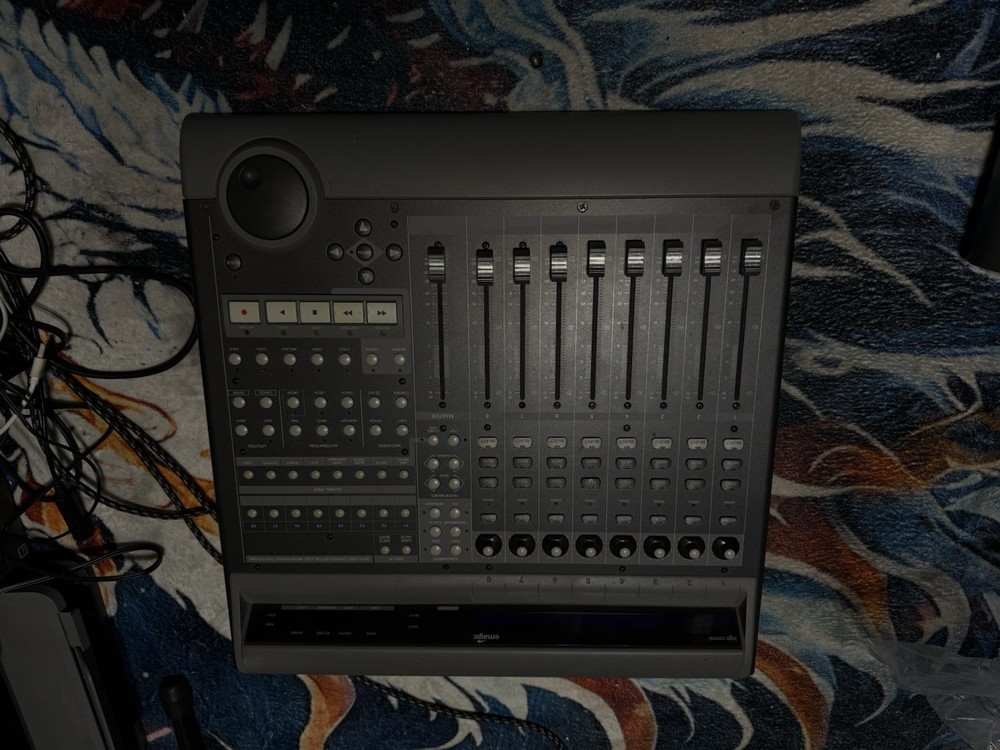 Mackie Control 8-Channel Master Control Mixer