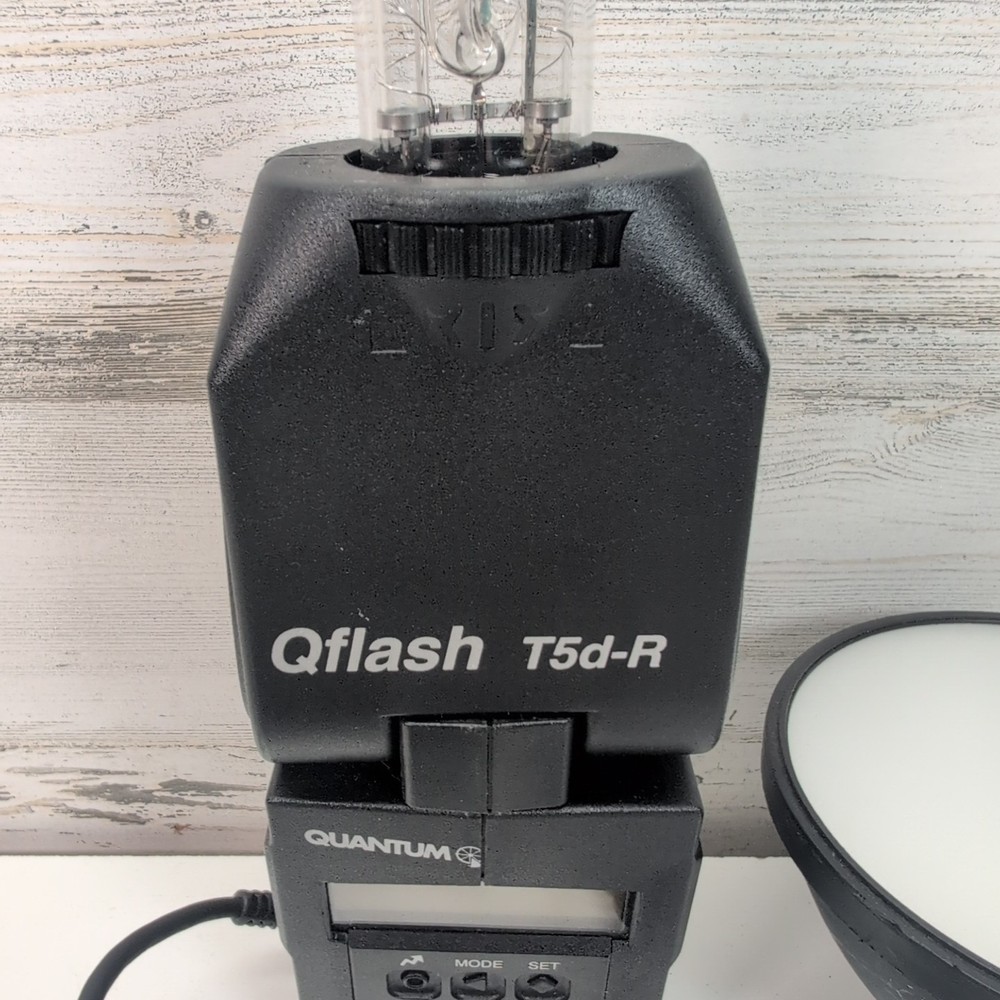 Quantum Instruments Qflash Model T5D-R Flash UNTESTED W/Bulb and Reflector