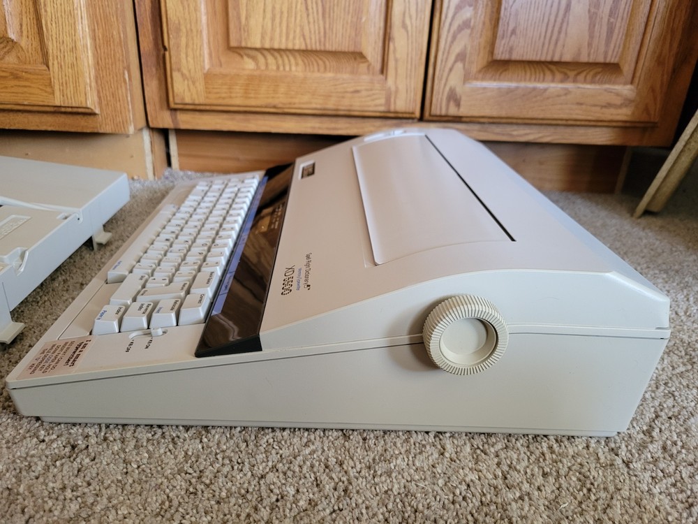 Smith Corona XD5500 Electric Spell Right-Dictionary Memory Typewriter Model 5P