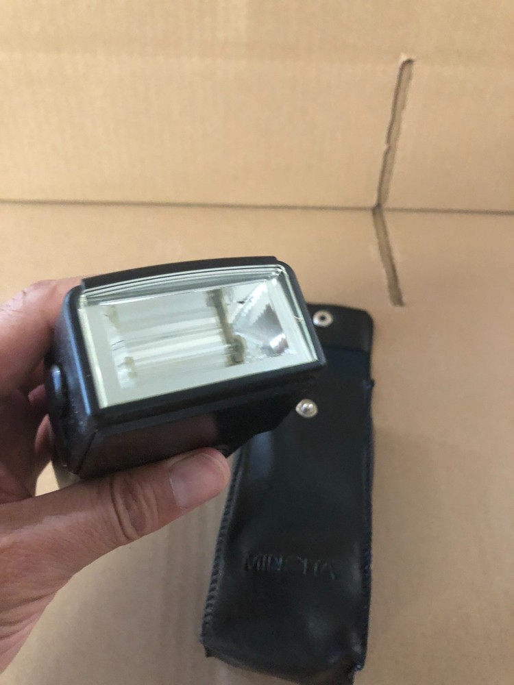MINOLTA AUTO 132X FLASH UNIT