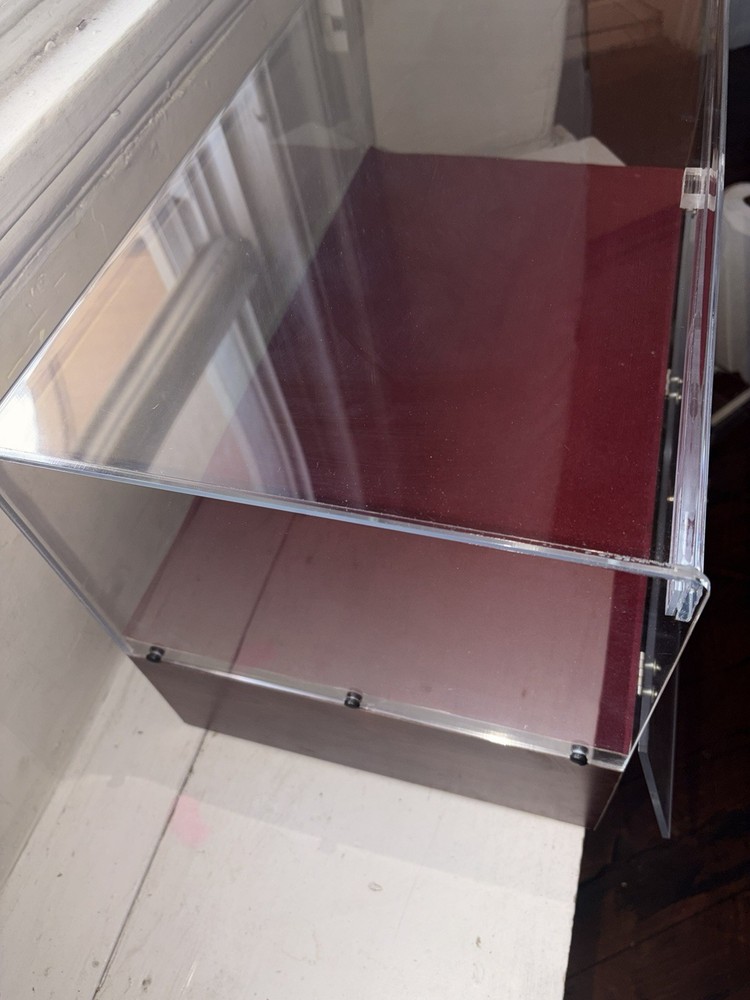 Professional Locking Countertop Display Case - Mint w/ 2 Keys