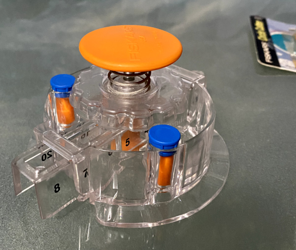 Fiskars Circle Cutter + Replacement Blades - Cuts 1” - 8” Circles + Extra Blades