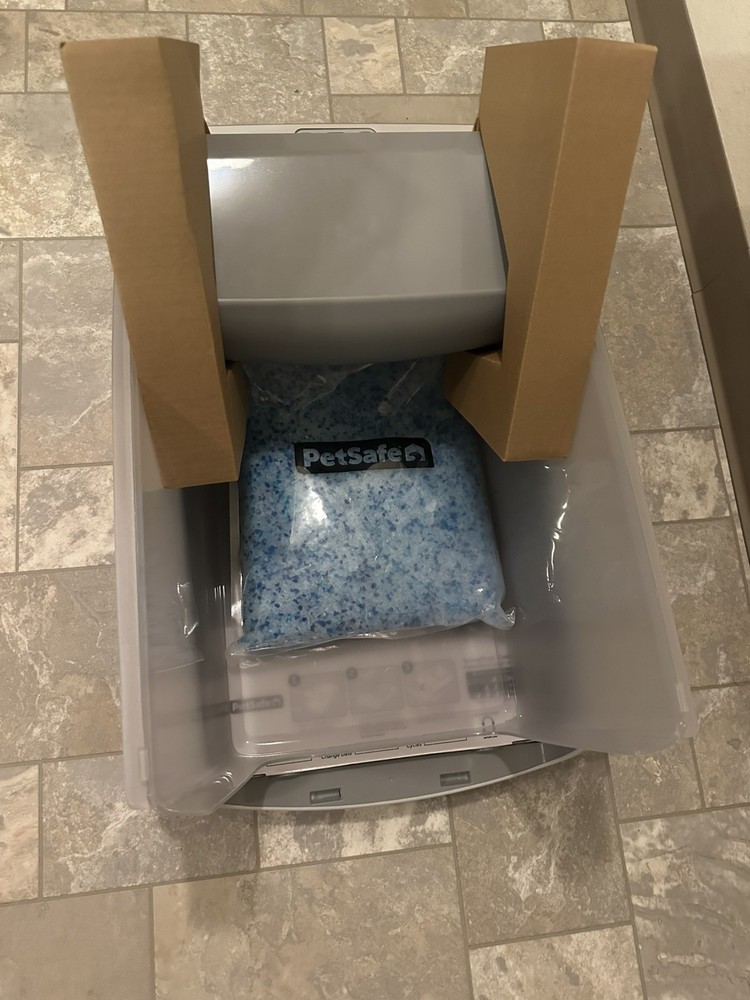 PetSafe ScoopFree front entry Covered Self Cleaning Litter Box - Used
