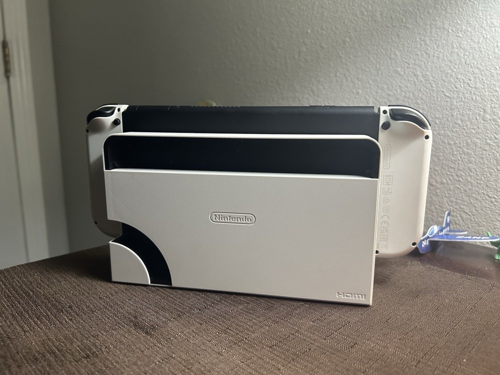 Nintendo Switch OLED EXCELLENT CONDITION + Zelda: Link's Awakening