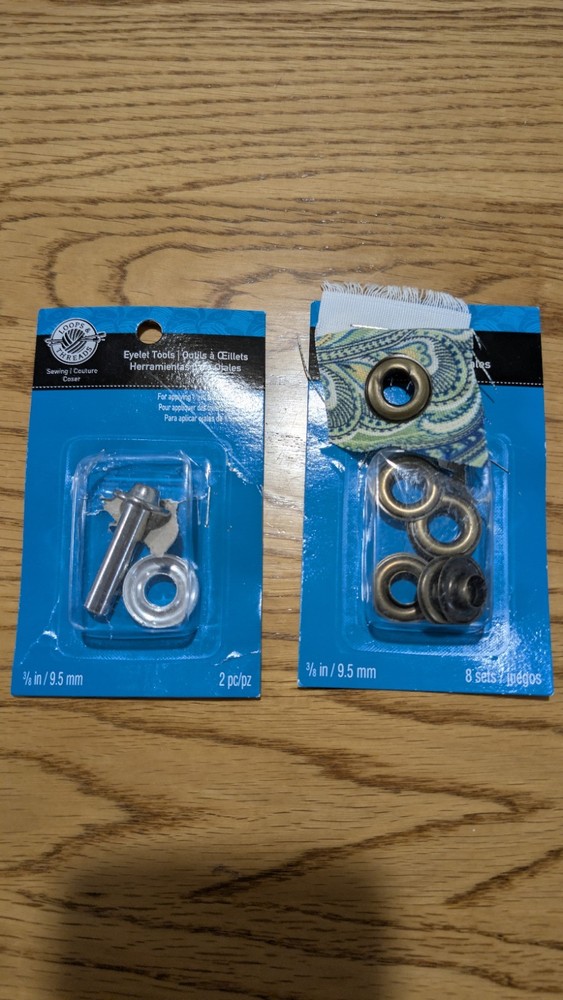 Loops & Threads Eyelet Tool & 7 Eyelets 3/8 in 9.5 mm, Opened
