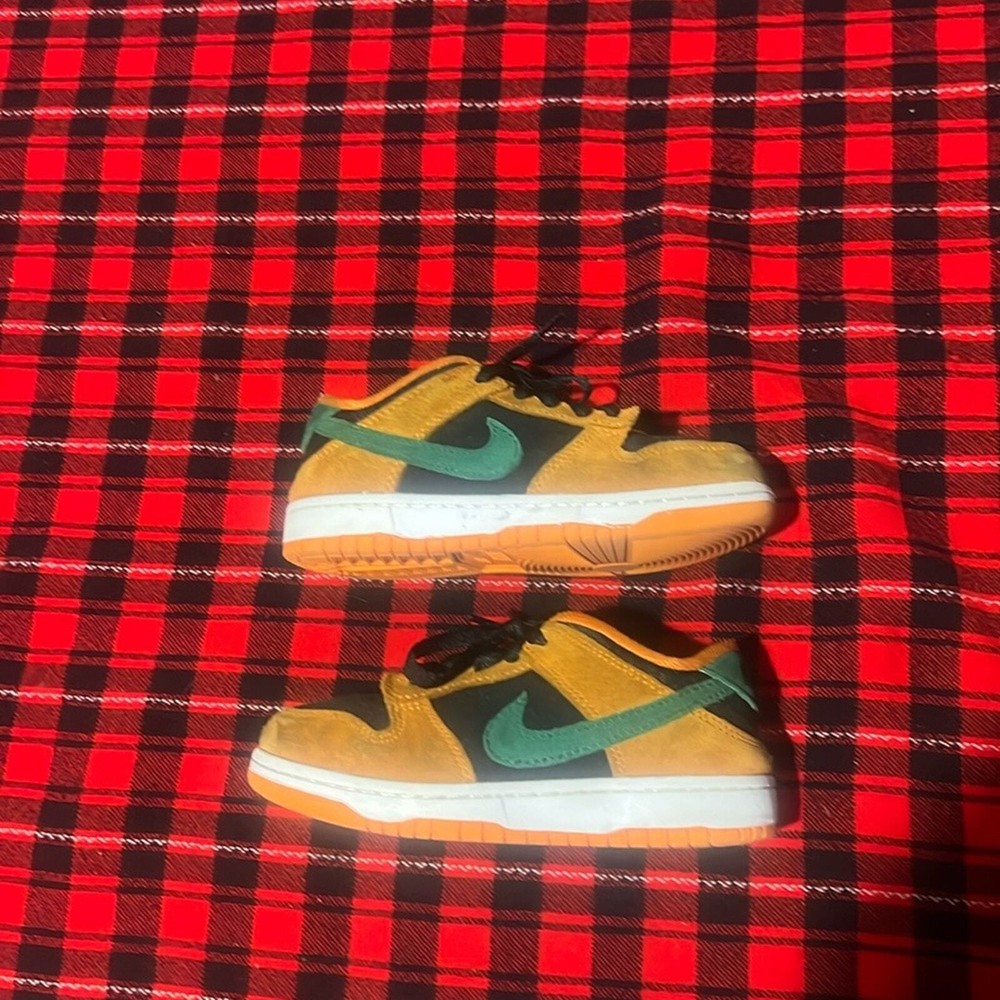 Gently used Nike sb low ceramic sneaker