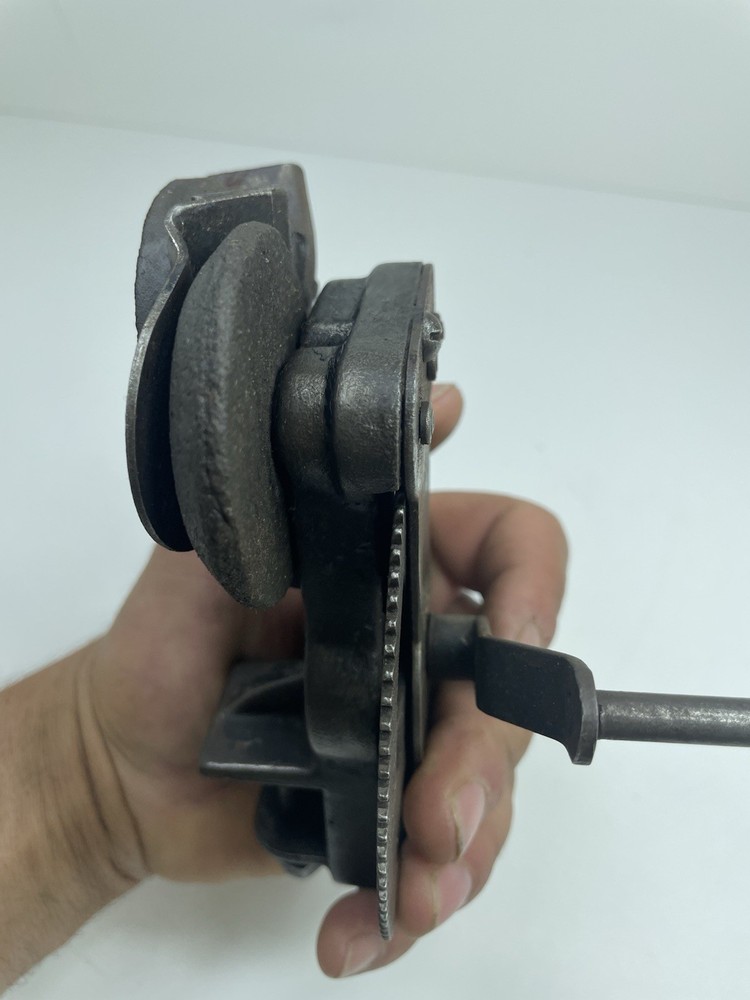 QuickEdge Sharpener Co. Hand Crank Sharpener Made In Chicago,Ills.