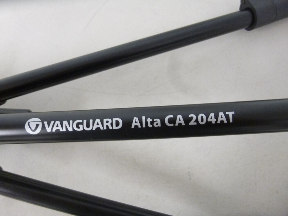VANGARD Alta CA 204AT Extending Tripod With PH-33 Pan Head Bundle