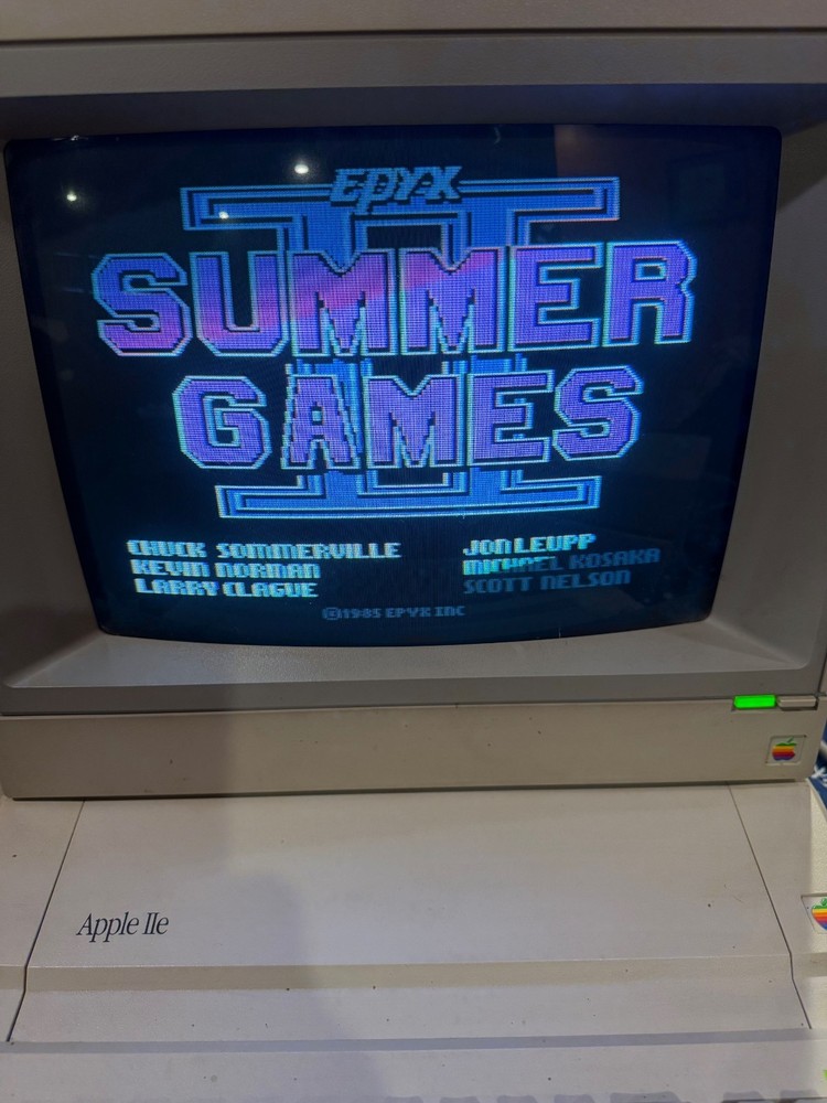 Vintage Apple IIe Platinum 128k Home Computer