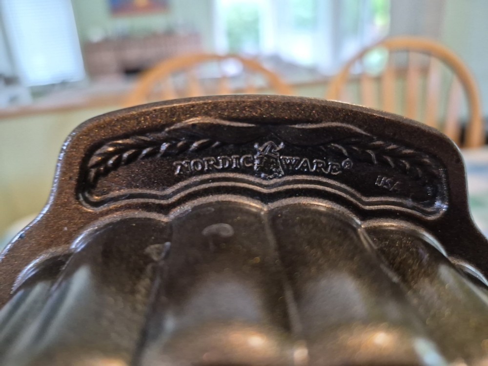 Nordic Ware Pumpkin Wheat Loaf Pan 6-cup With Case