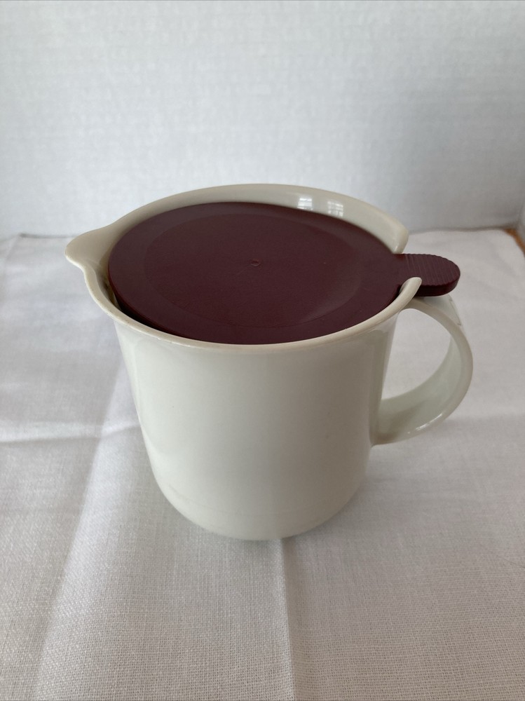Tupperware Beautiful Sugar And Creamer With Wine Colored Lids Very Nice Shape