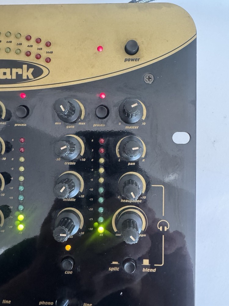 Numark DM3002X Professional DJ Mixer Working