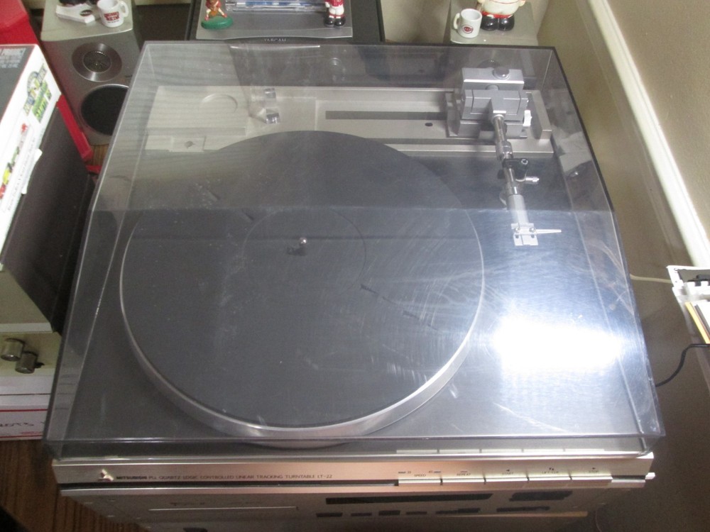 Vintage Mitsubishi LT-22 PLL Quartz Logic Controlled Linear Tracking Turntable