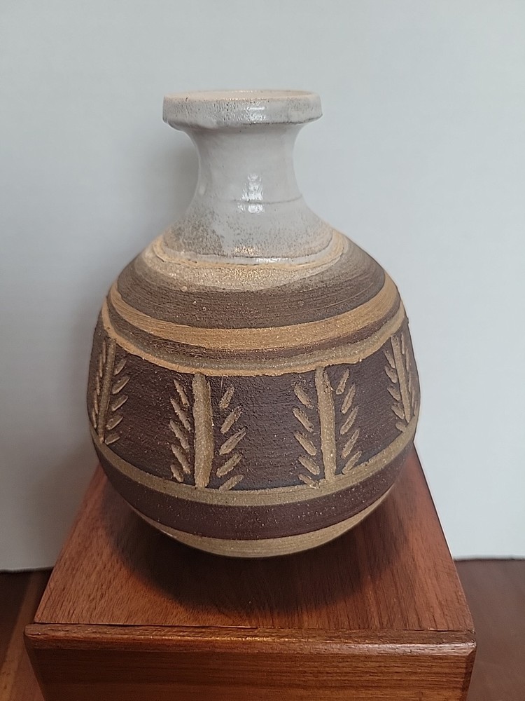 Studio Pottery Signed Beaubier Beautiful Details 6" inches
