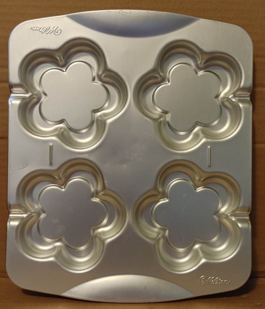 Wilton - Blossom -  Cookie Pop Pan  2105-0539  Makes 4 Per Batch