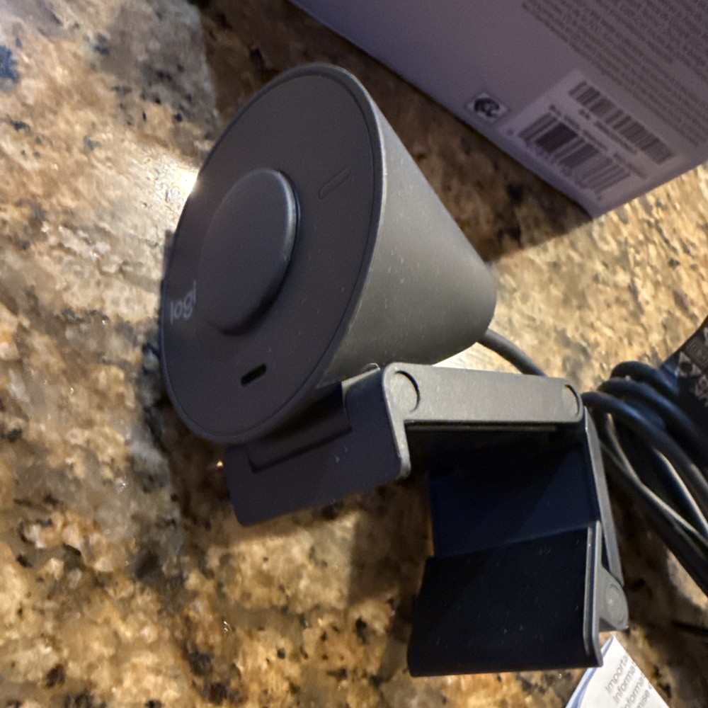 Logitech Brio 1080p Webcam - Auto Light Correction Privacy Shutter with