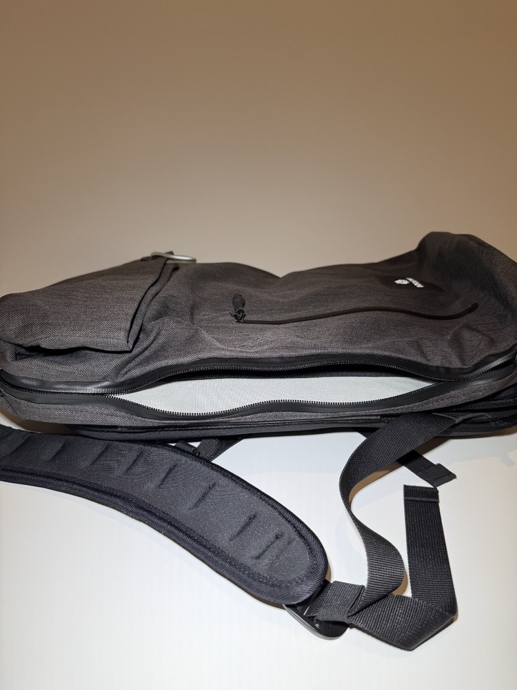 NWOT Authentic Boosted Board Backpack Daypack - Skateboard Carry Bag