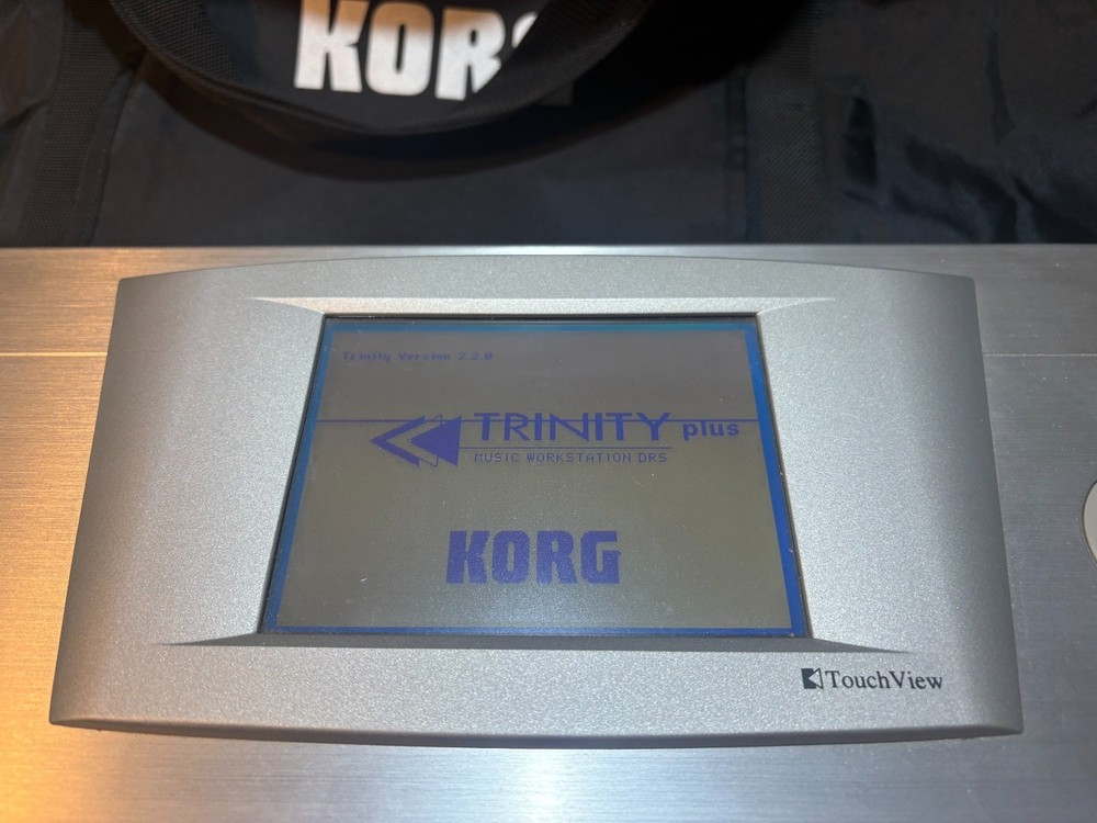 KORG TRINITY Plus 61-Key Keyboard Synthesizer with soft case