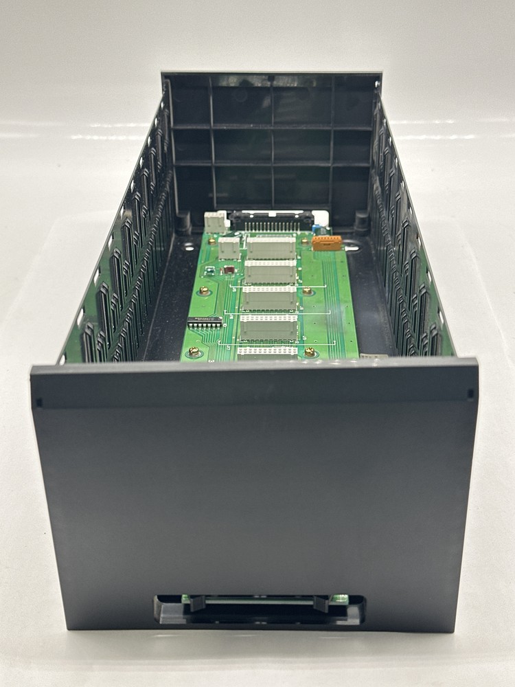 Hitachi 33021990-3 9-Slots PLC Rack