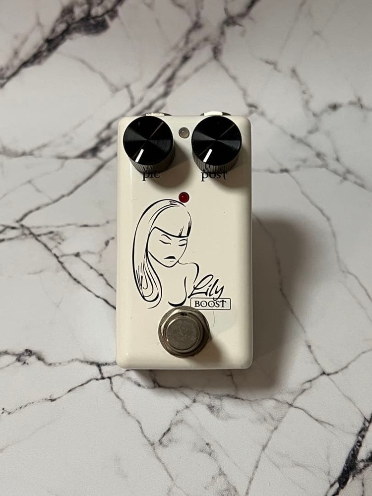 Red Witch Lily Boost Clean Booster Compact