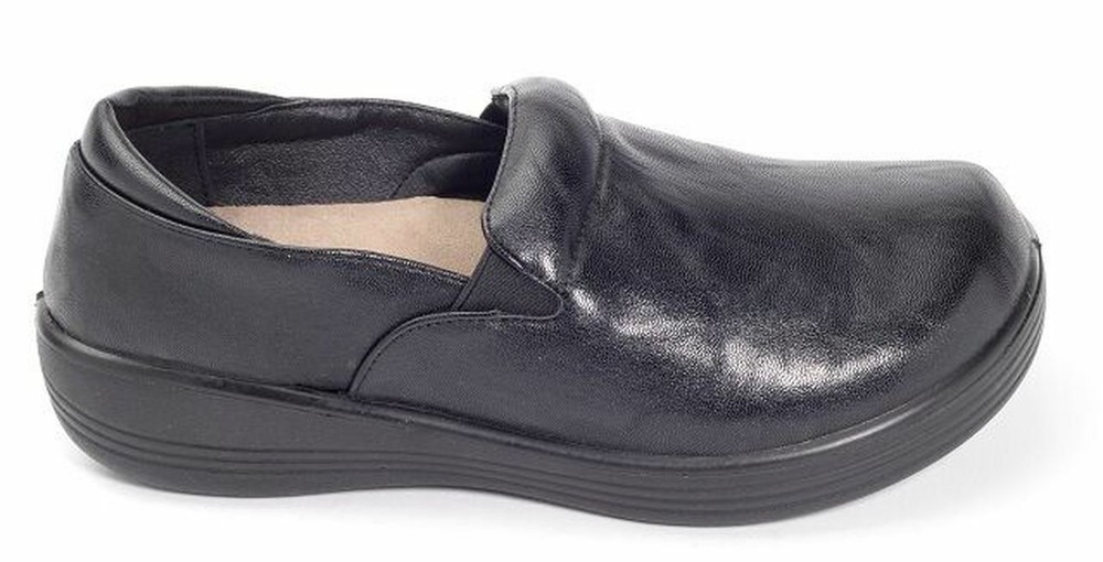 Nursing Shoe Savvy Daisy Black Smooth Anti Slip