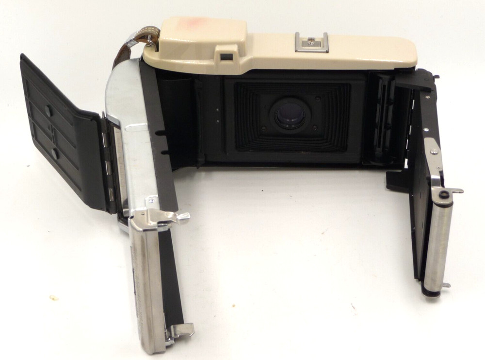 Polaroid Highlander Land Camera Model 80A with flash, light meter and case