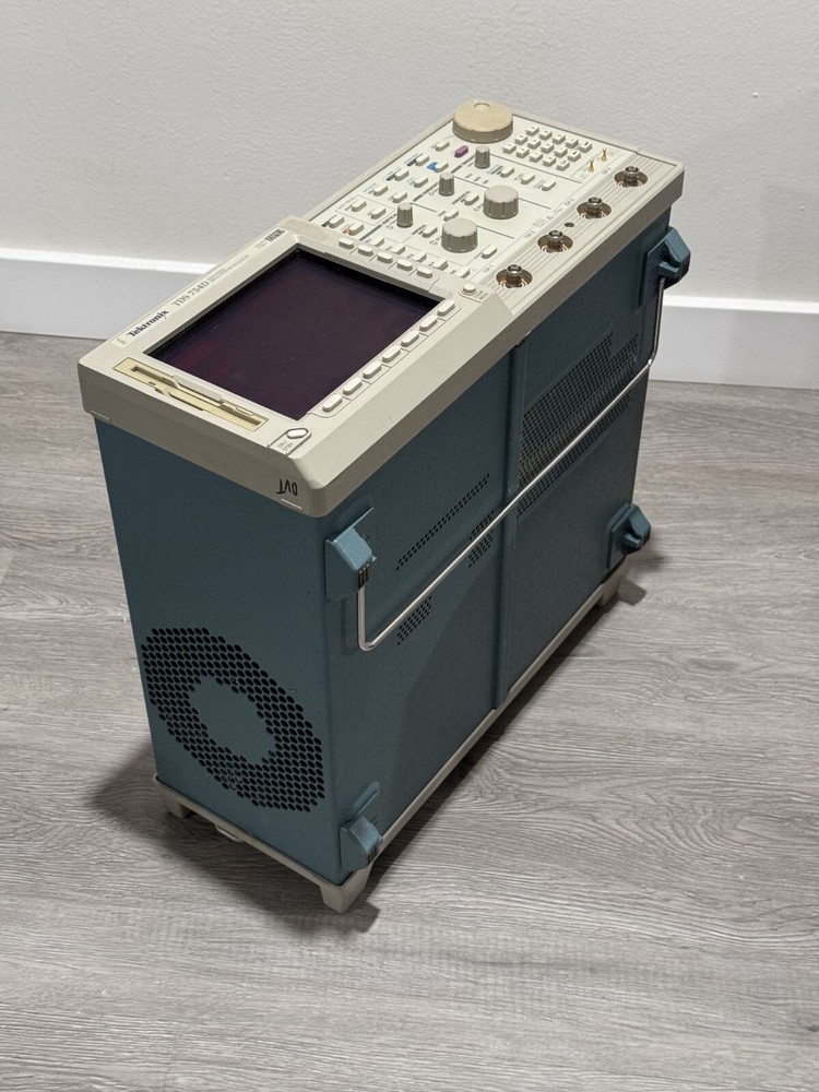 Tektronix TDS754D Digital Oscilloscope