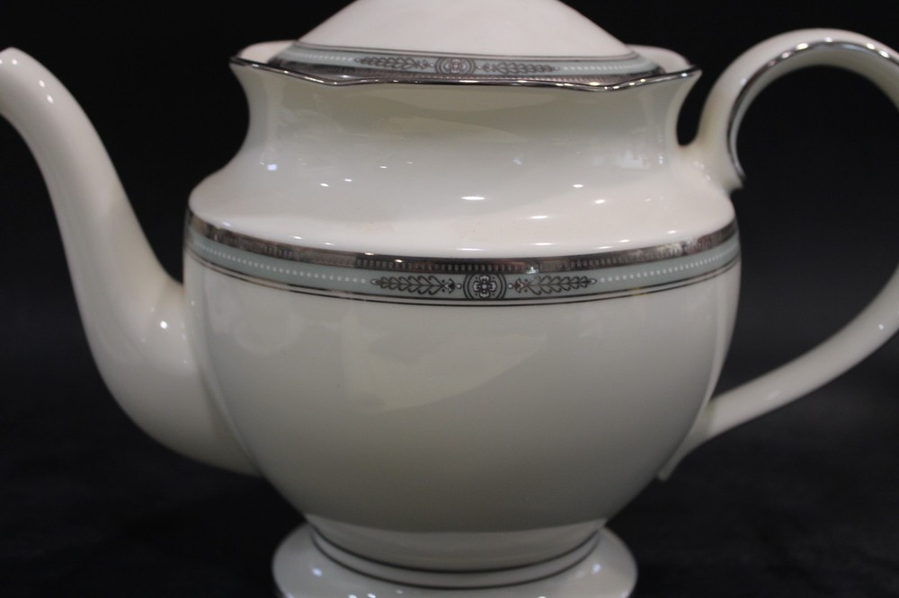 Noritake Fullerton Tea Pot 8" (5 Cups)
