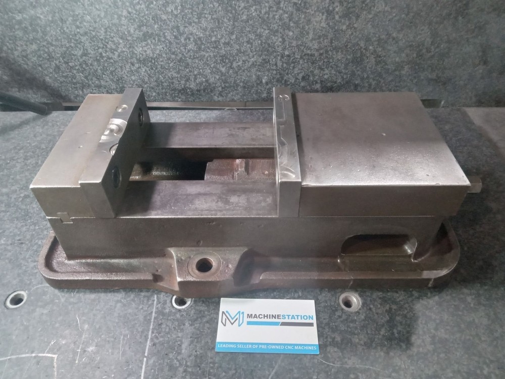 Kurt D60 Vise with Vise Handle 6" Milling Vise