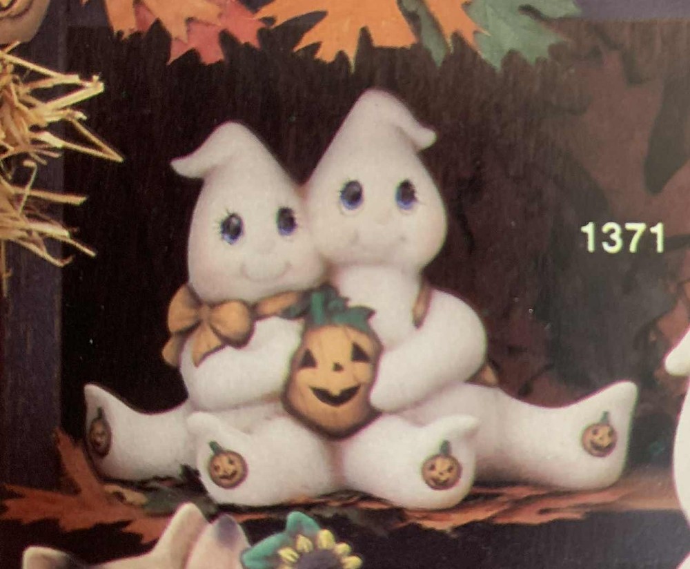 Cuddle Ghosts w/pumpkin ceramic bisque