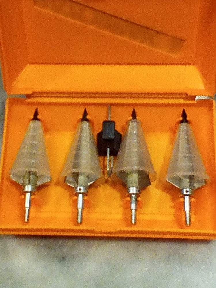 Circa-1980s Razorback 4 Broadheads