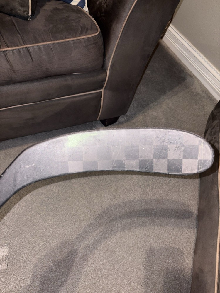True Catalyst Pro Hockey Stick (30 Flex, Mid Kick)