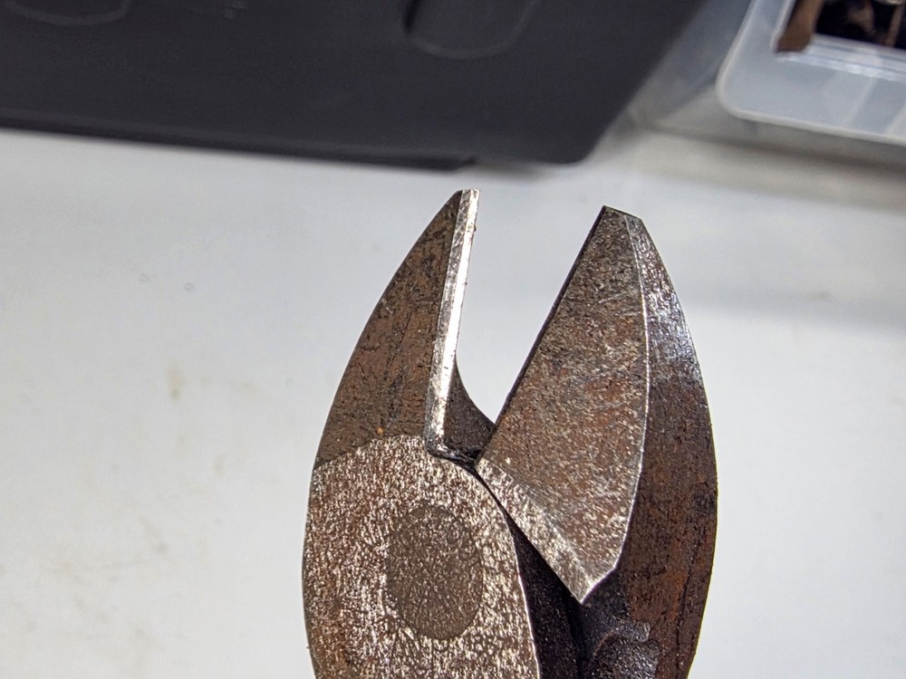 Klein Tools J248-8 Cutting Pliers 8" Journeyman High Leverage Diag Angle