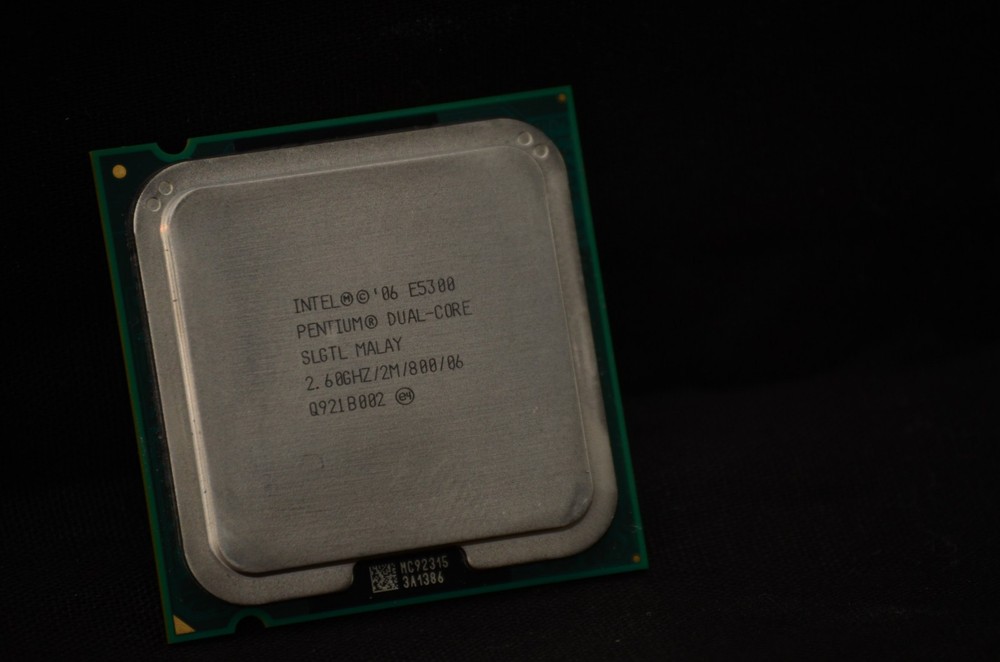 Intel Pentium Dual-Core E5300 SLGTL LGA 775 2.6 GHz 800 MHz CPU Processor