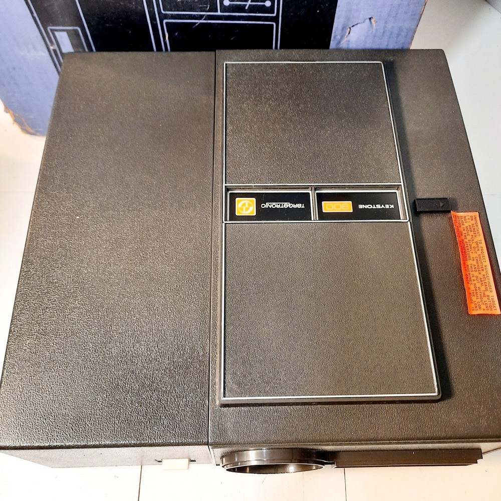 Keystone Auto Focus slide projector, rotary tray, instructions, Model K900