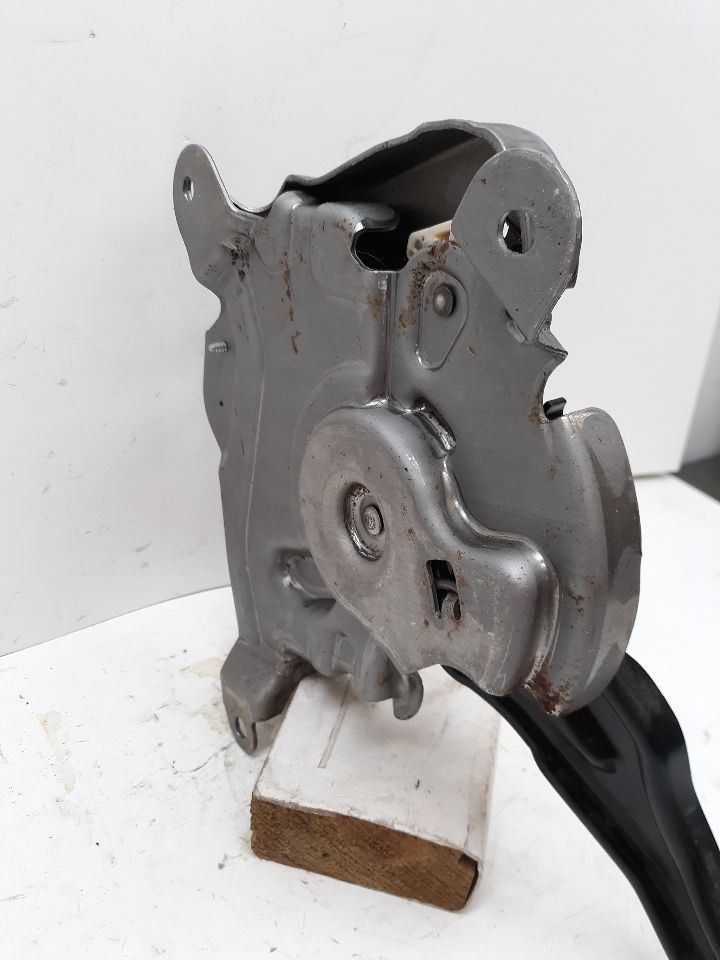 07-14 YUKON EMERGENCY BRAKE PEDAL WITH BRACKET