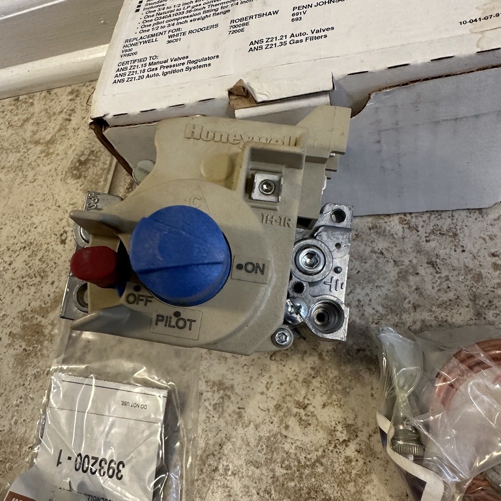 Honeywell VR8300A3518 Dual Valve Standing Pilot Combination Gas Control